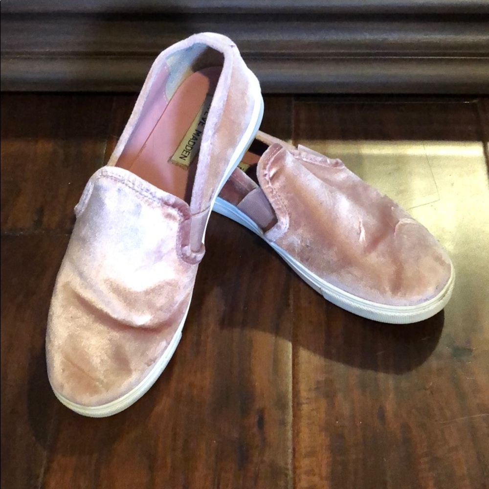 STEVE MADDEN pink velvet sneakers